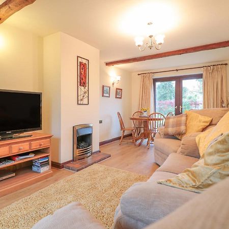 Berrys Place Farm Cottage Глостер Экстерьер фото