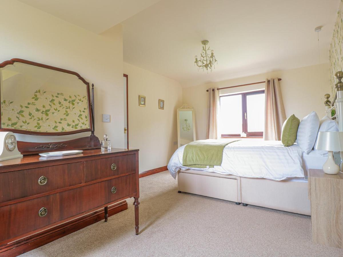 Berrys Place Farm Cottage Глостер Экстерьер фото